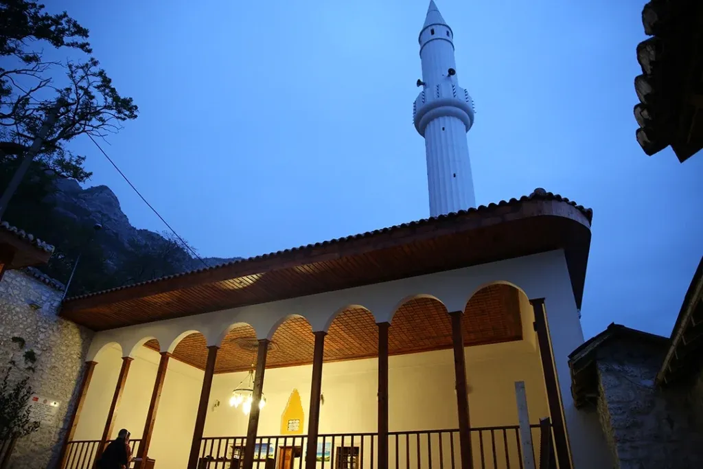 xhamia-pazarit-kruje